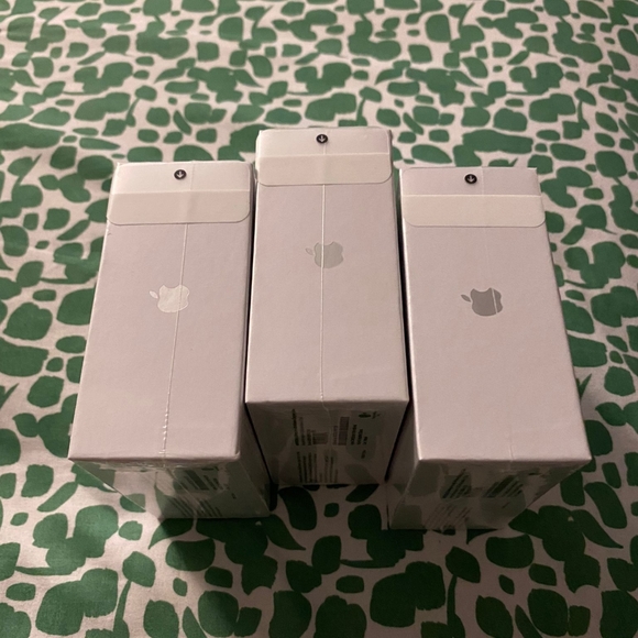 AirPods - Picture 6 of 6